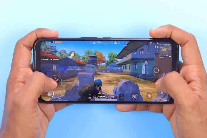 O PERIGO DO USO EXAGERADO DO CELULAR