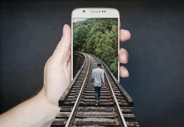 O PERIGO DO USO EXAGERADO DO CELULAR